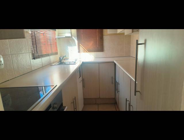 3 BEDROOM TOWNHOUSE FOR SALE IN PROTEA GLEN